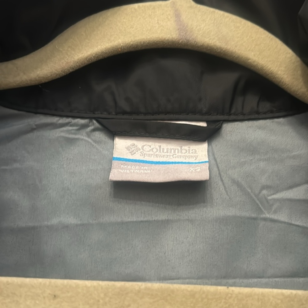 Waterproof Columbia jacket - Picture 2 of 5